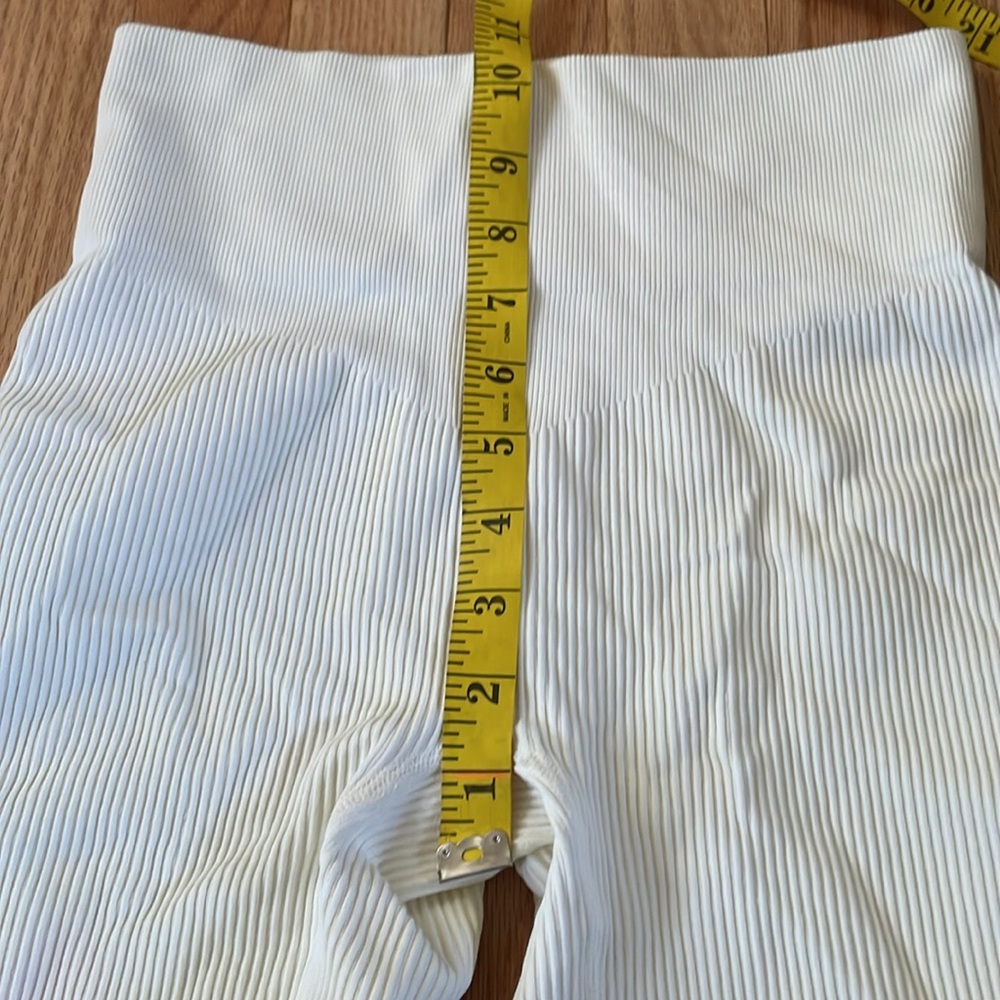 White Ribbed High-Waisted Shorts - Picture 4 of 7